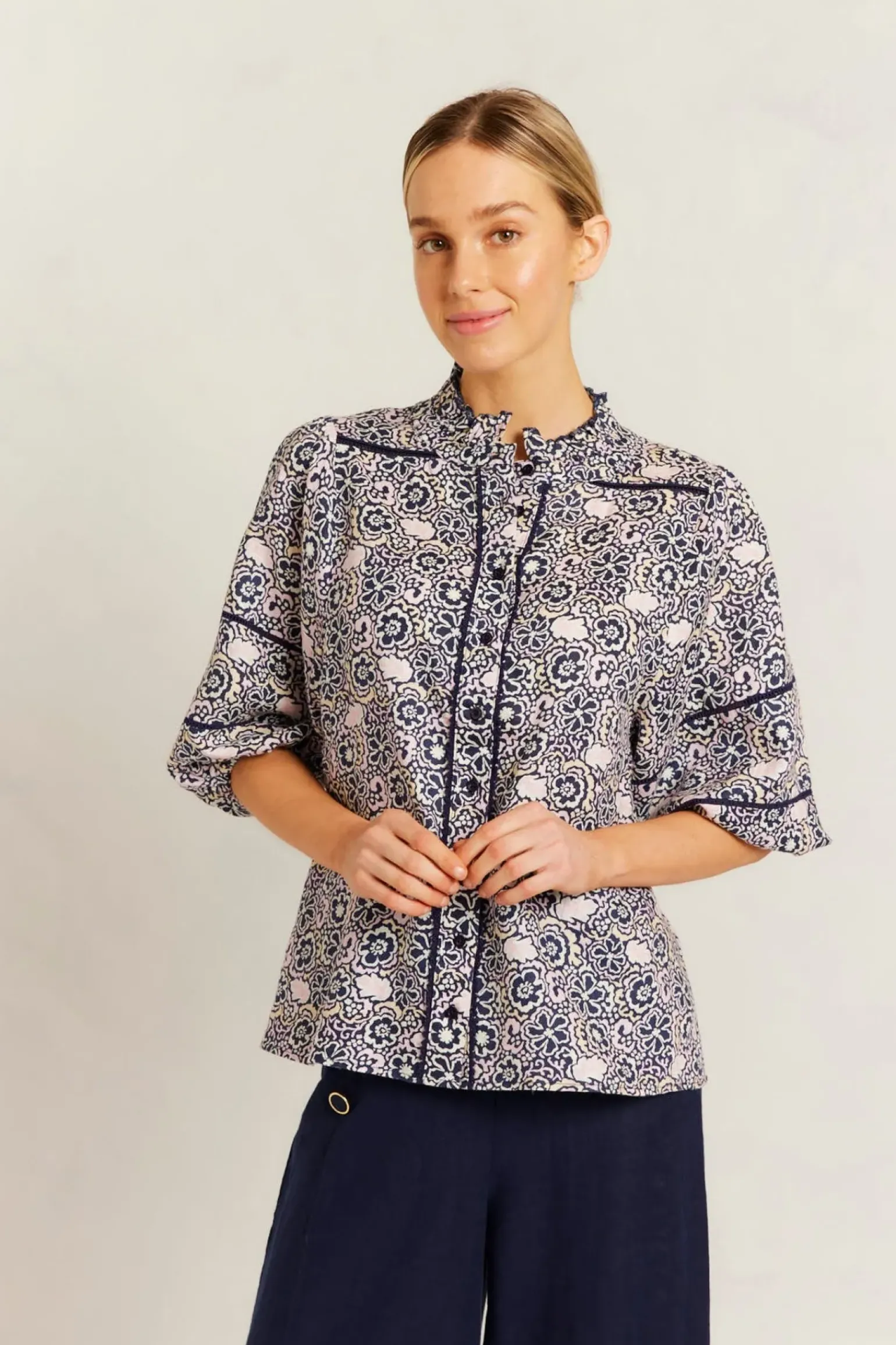 Alessandra Lia Shirt Raya - Navy