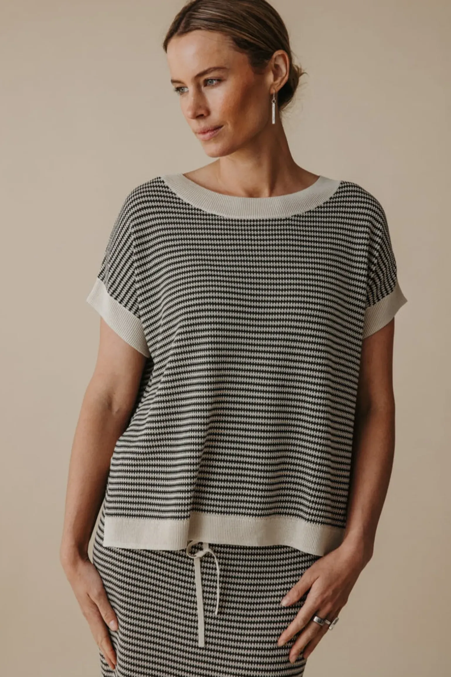 Talamaya Lattice Short Sleeve Pullover - Washed Black & Soft Gold
