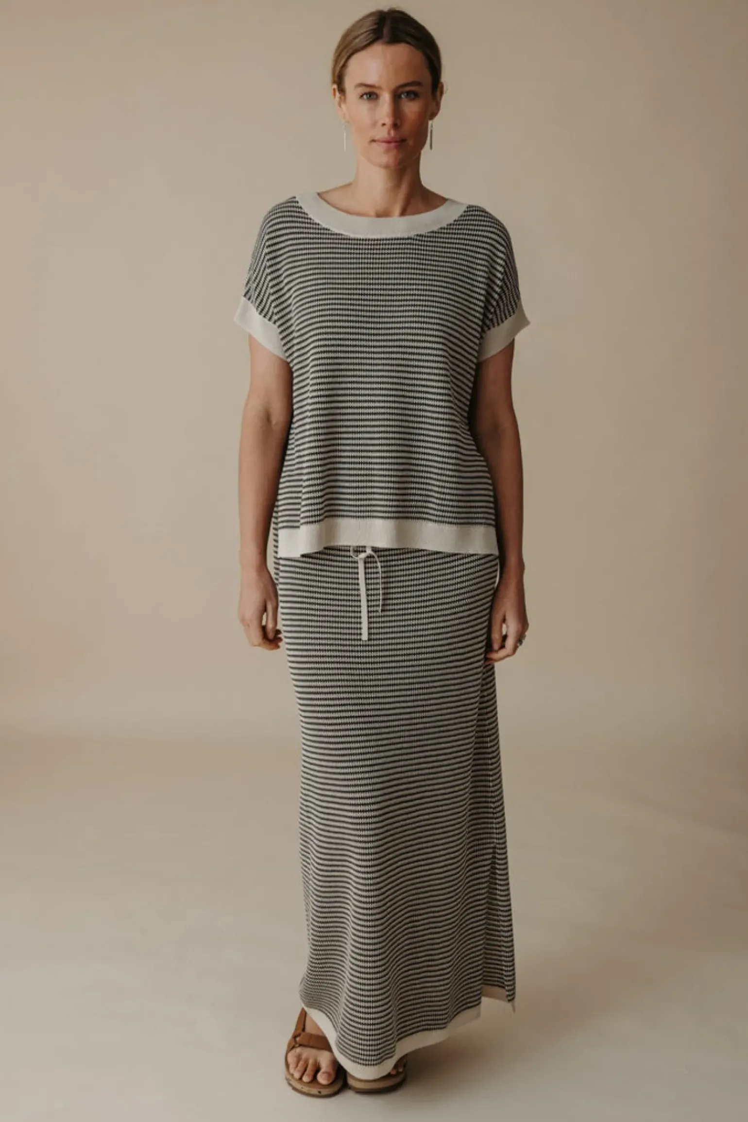 Talamaya Lattice Short Sleeve Pullover - Washed Black & Soft Gold